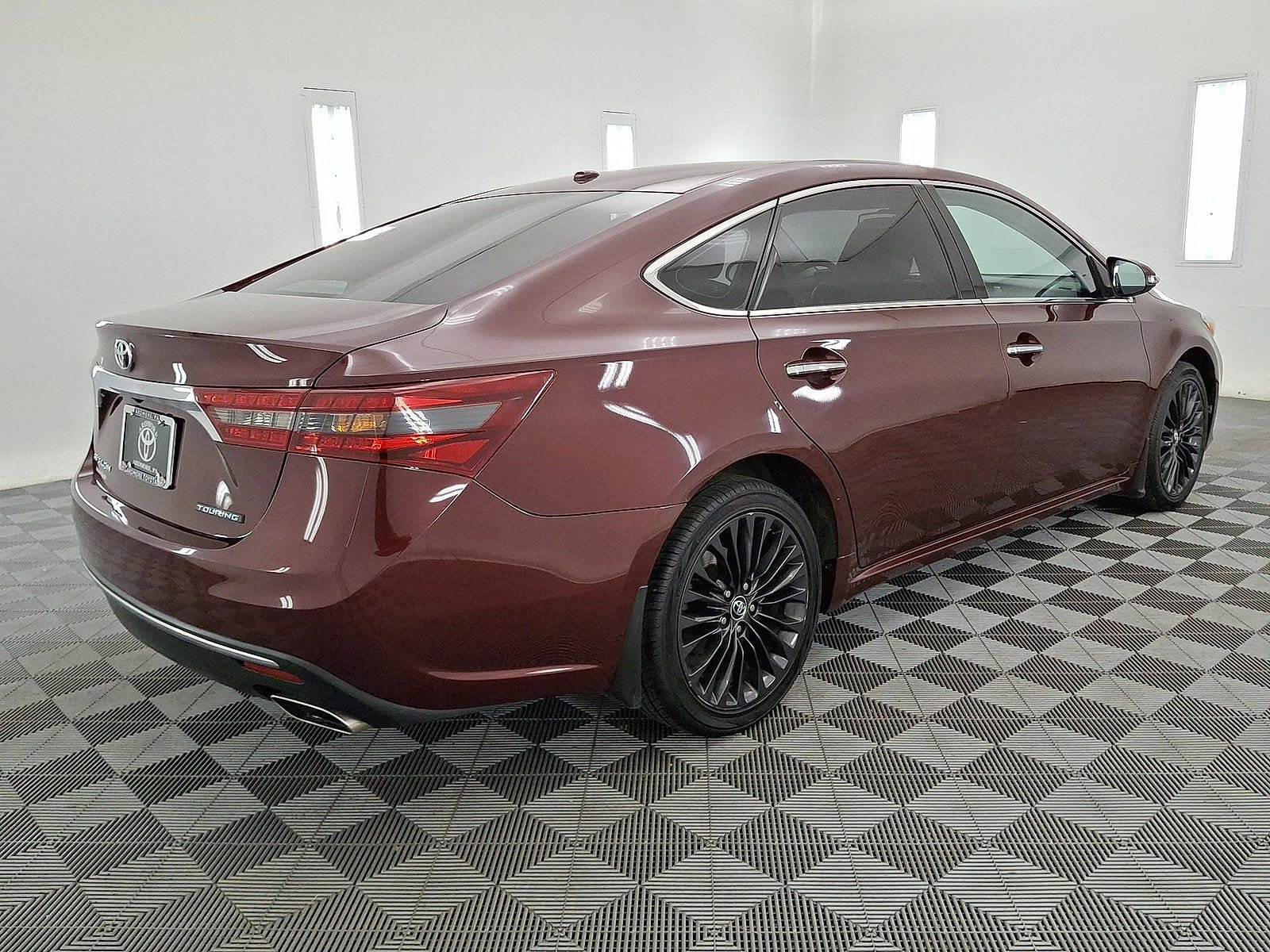 Used 2016 Toyota Avalon Touring FWD image 17