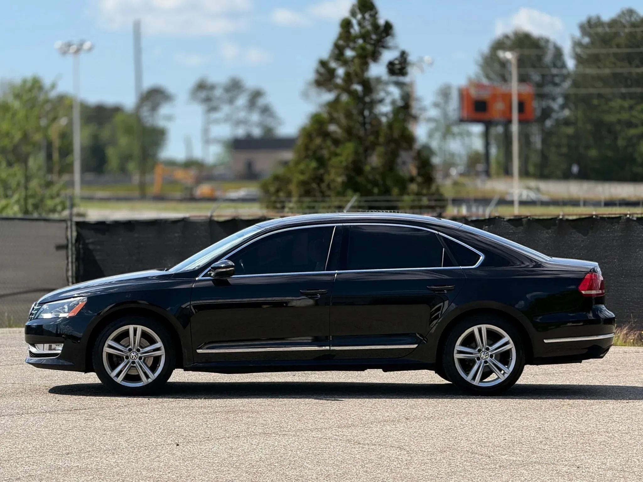 Used 2012 Volkswagen Passat 3.6 SEL Premium image 8