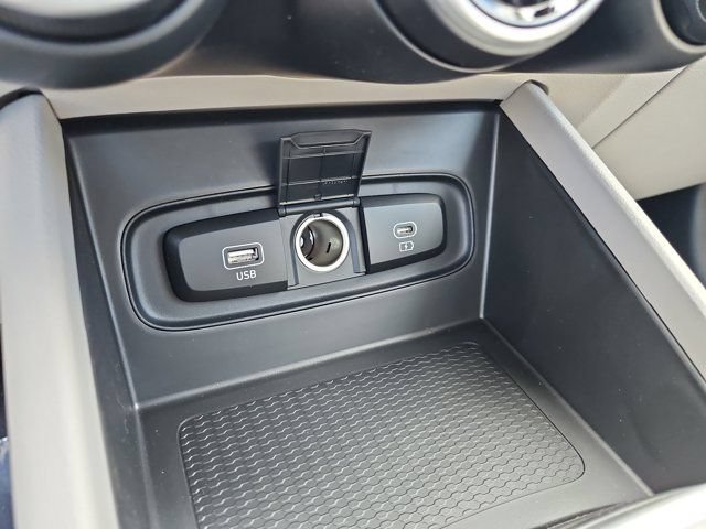 New 2025 Hyundai Venue SEL FWD image 26