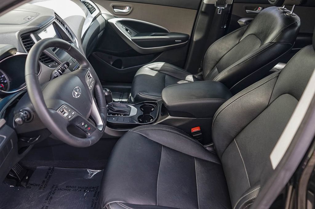 Used 2014 Hyundai Santa Fe GLS image 17