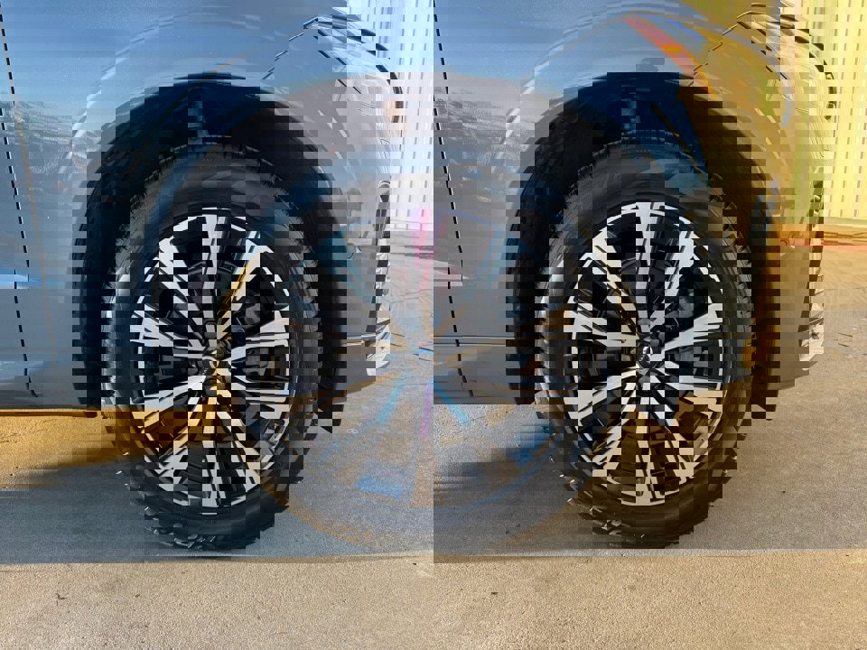 Certified 2024 Volvo XC60 B5 Plus w/ Climate Package image 25