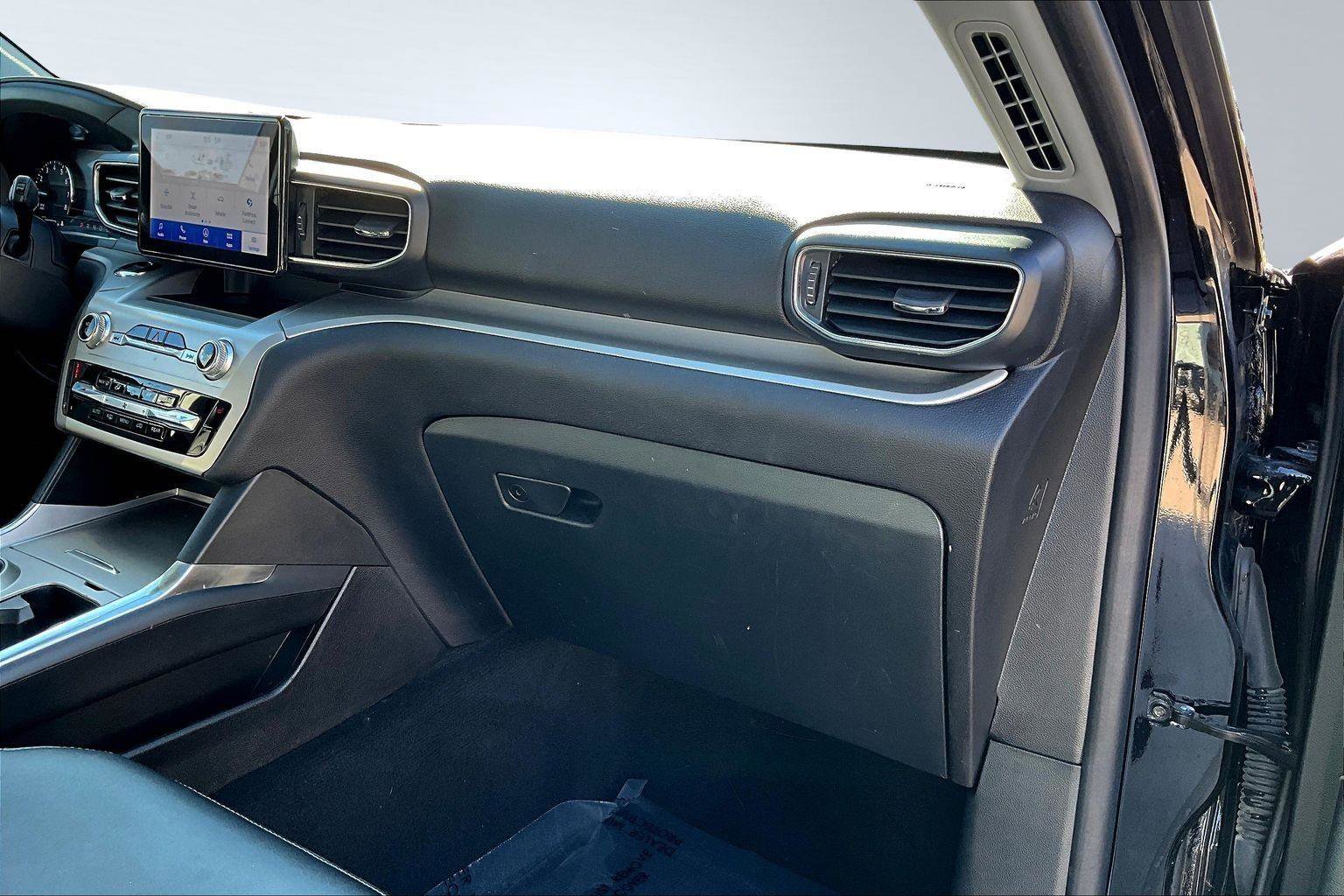 Used 2022 Ford Explorer XLT w/ Equipment Group 202A image 22