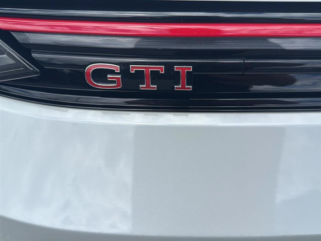 Used 2025 Volkswagen GTI SE FWD image 9