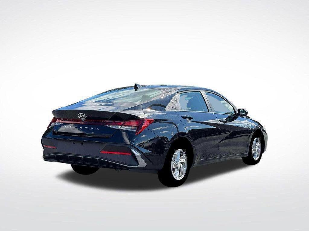 New 2026 Hyundai Elantra SE w/ Cargo Package FWD image 7