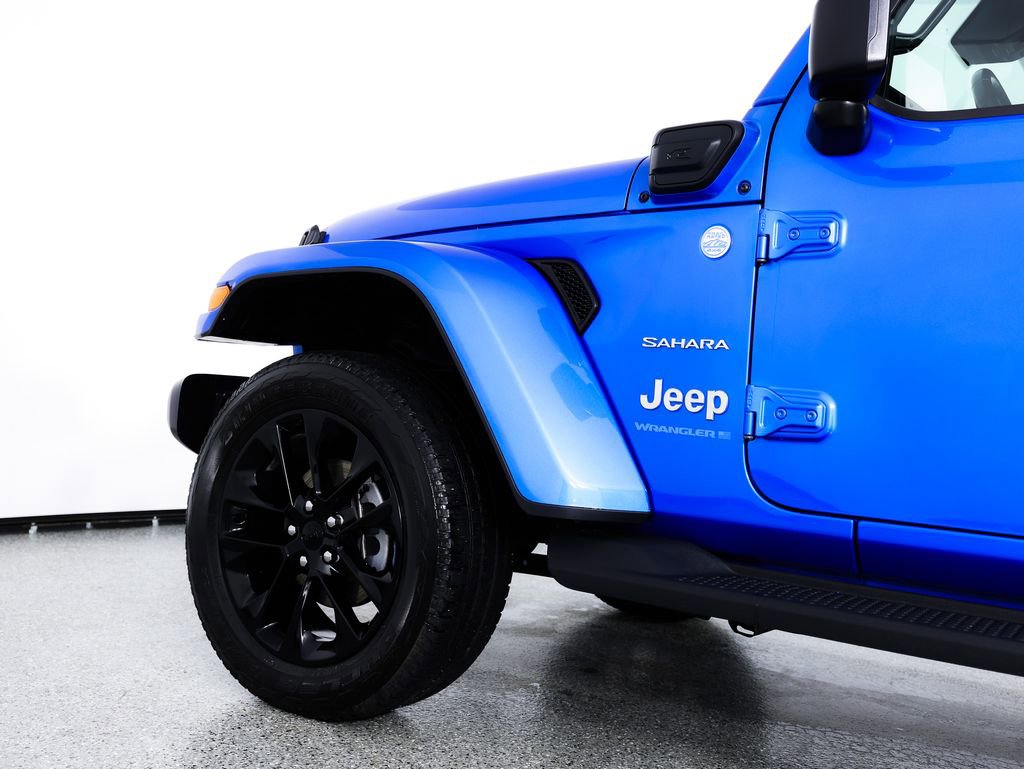 Used 2023 Jeep Wrangler Unlimited Sahara w/ Cold Weather Group AWD/4WD image 6