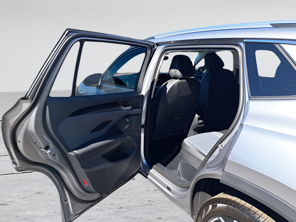 New 2025 Volkswagen Tiguan SE FWD image 13