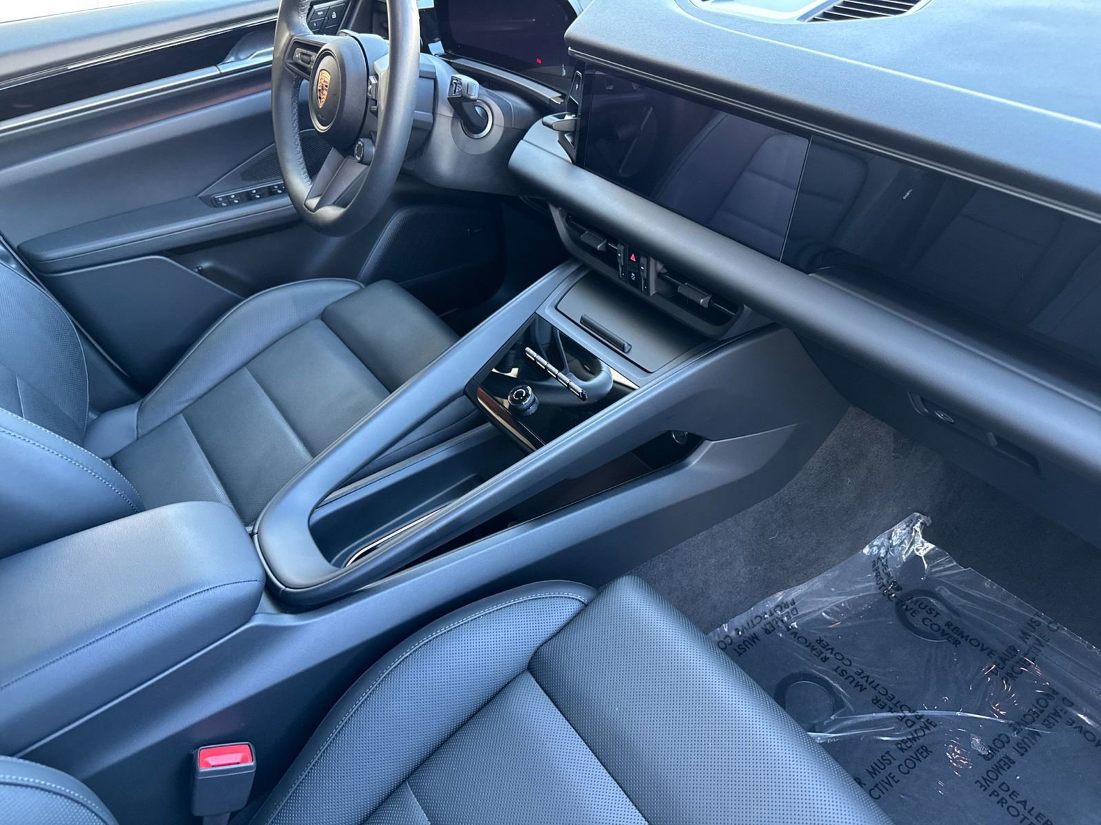 Certified 2025 Porsche Macan 4 Electric AWD/4WD image 18