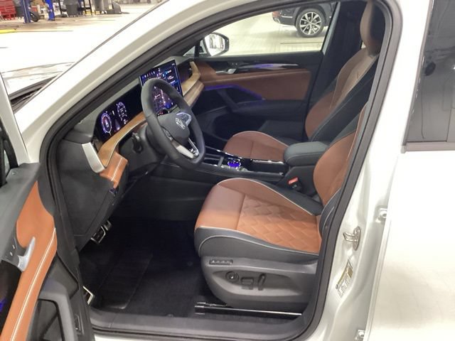 Used 2025 Volkswagen Tiguan SEL R-Line AWD/4WD image 11