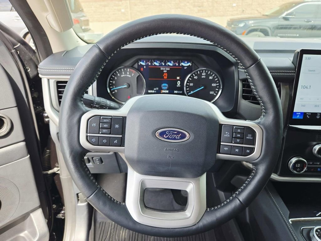 Used 2024 Ford Expedition XLT AWD/4WD image 21