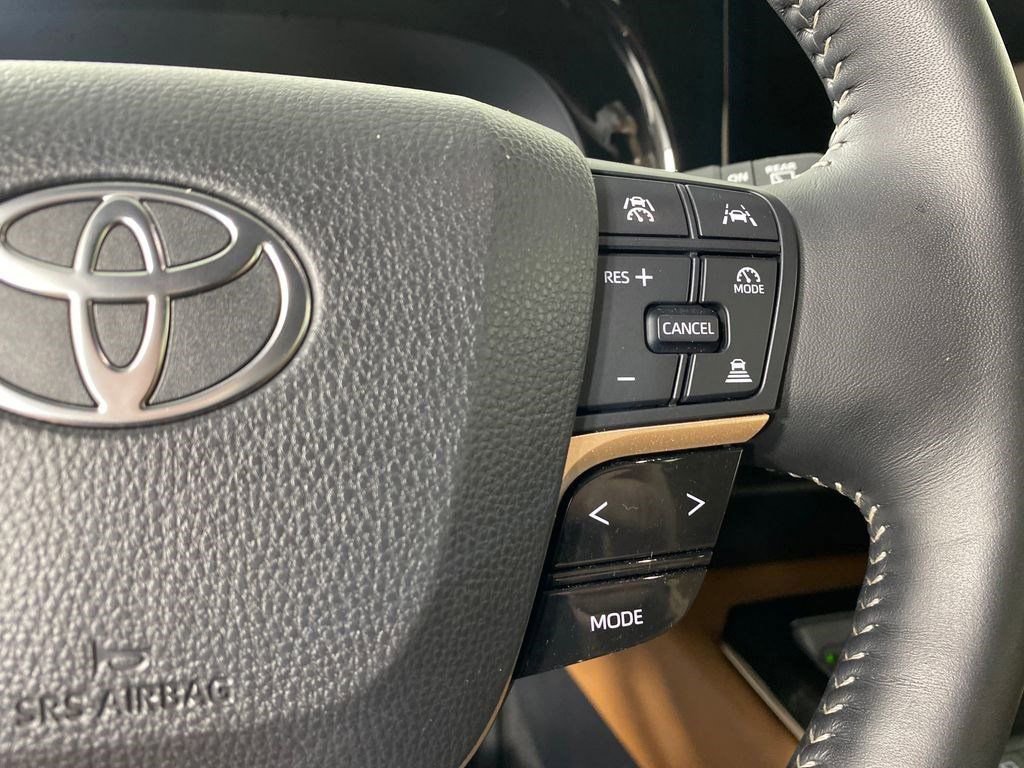 Used 2025 Toyota Crown Signia Limited w/ Advanced Technology Package image 15