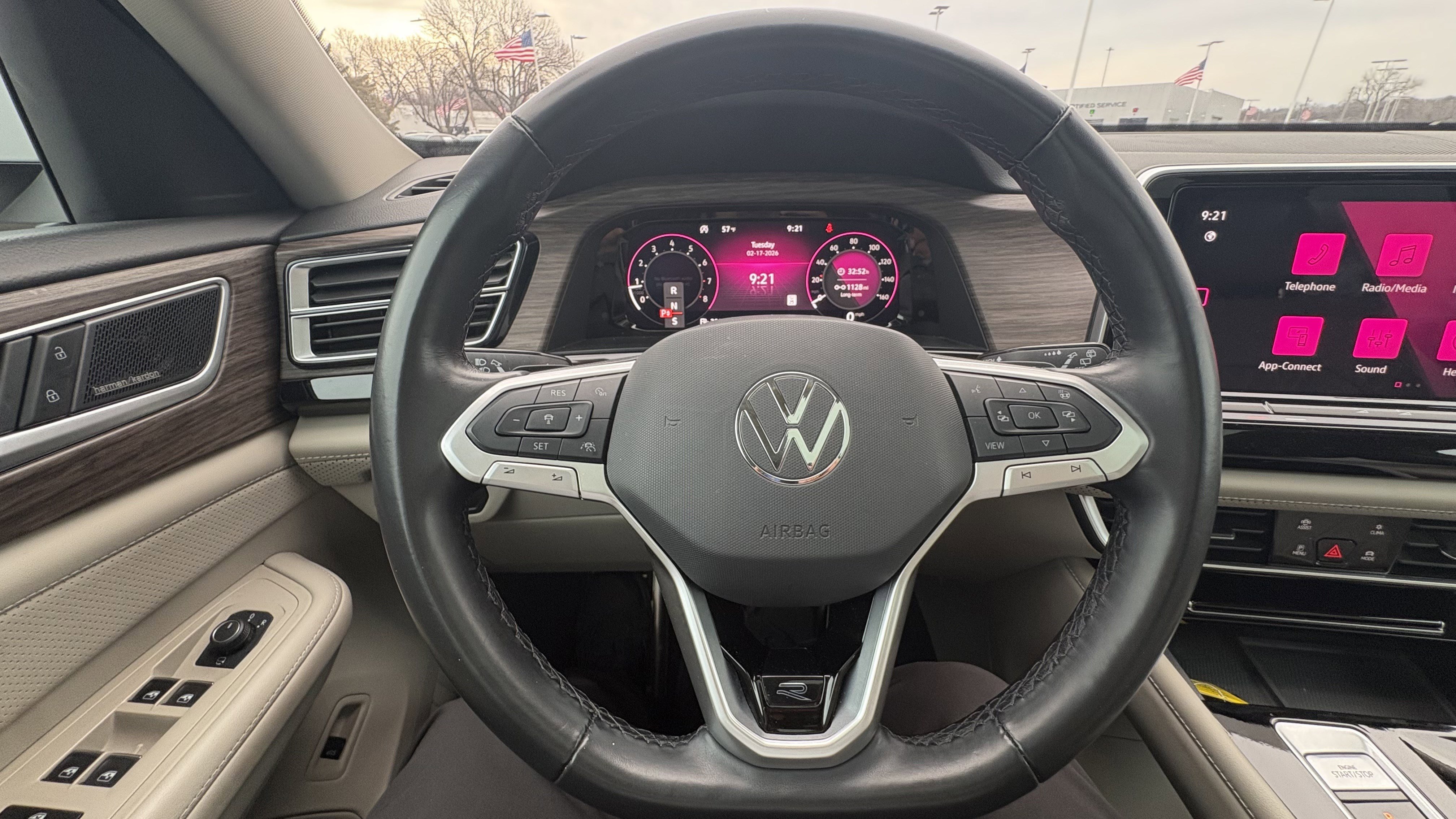 Used 2024 Volkswagen Atlas SEL Premium R-Line AWD/4WD image 16