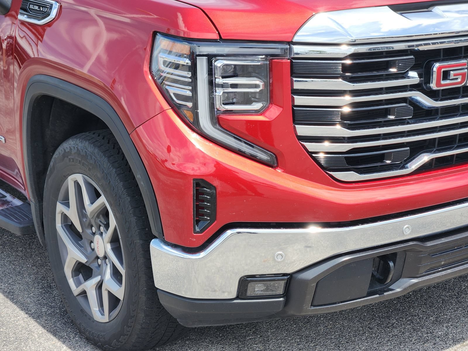 Used 2024 GMC Sierra 1500 SLT w/ SLT Premium Plus Package AWD/4WD image 10