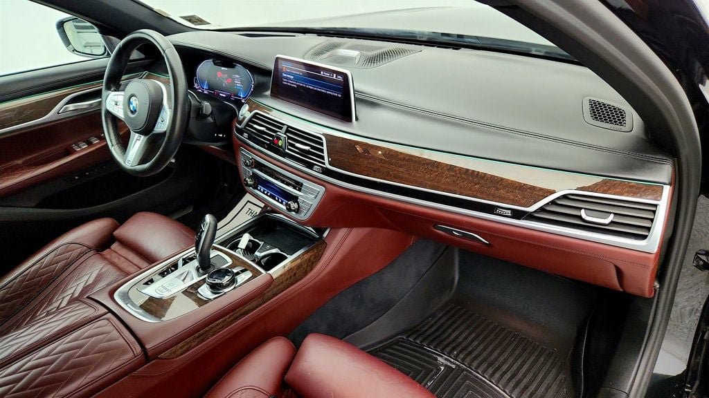 Used 2020 BMW 745e xDrive AWD/4WD image 25