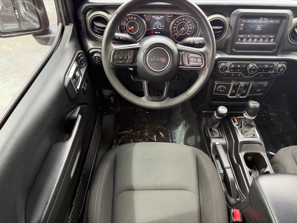 Used 2023 Jeep Gladiator Sport AWD/4WD image 16