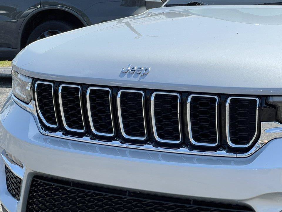 Used 2023 Jeep Grand Cherokee Limited AWD/4WD image 34