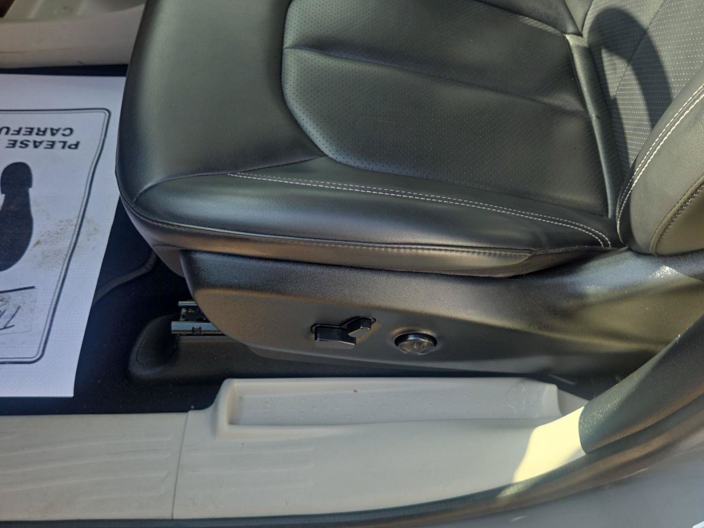 Used 2023 Chrysler Pacifica Touring-L FWD image 15
