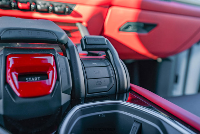 Used 2025 Lamborghini Urus SE image 28