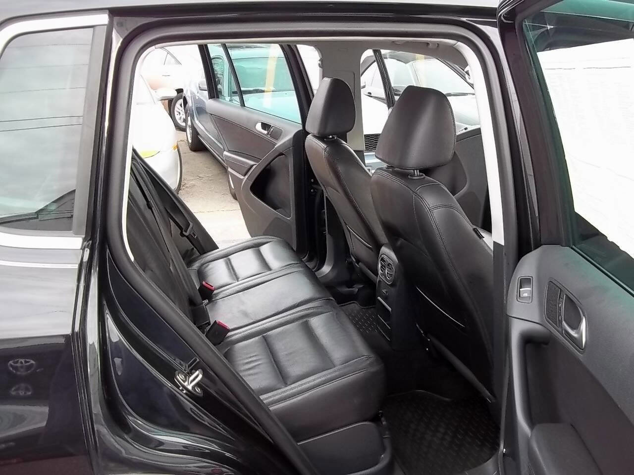 Used 2017 Volkswagen Tiguan Sport image 12