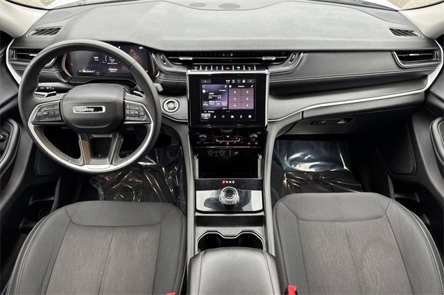 Used 2023 Jeep Grand Cherokee L Laredo image 15