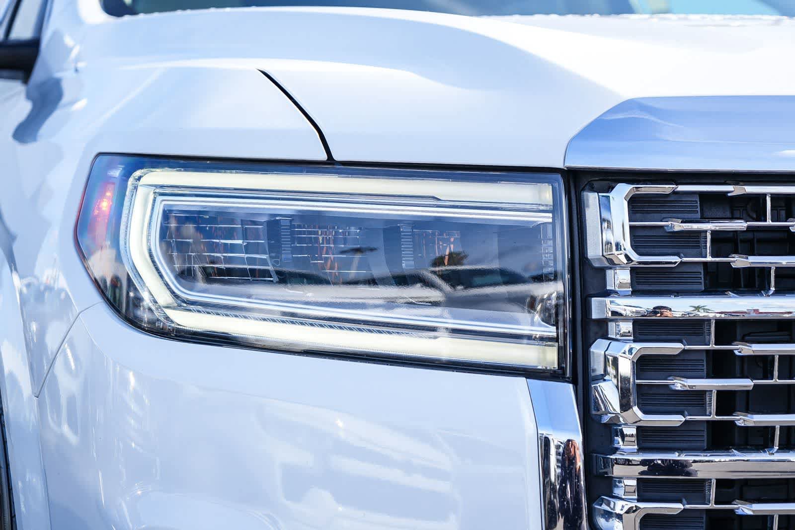 Used 2023 GMC Acadia Denali AWD/4WD image 4