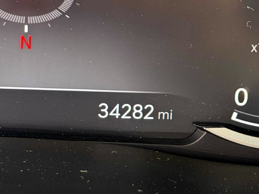 Certified 2025 Genesis GV70 2.5T AWD/4WD image 24