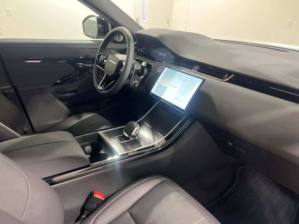 Certified 2026 Land Rover Range Rover Evoque Dynamic SE AWD/4WD image 24