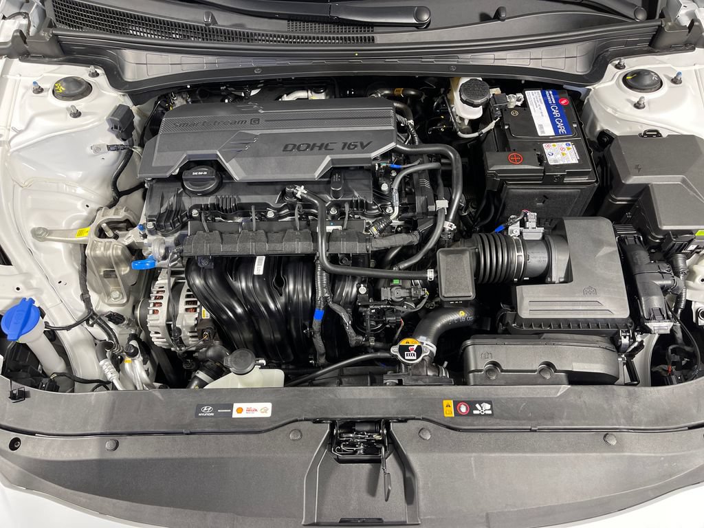 Certified 2025 Hyundai Elantra SEL FWD image 9