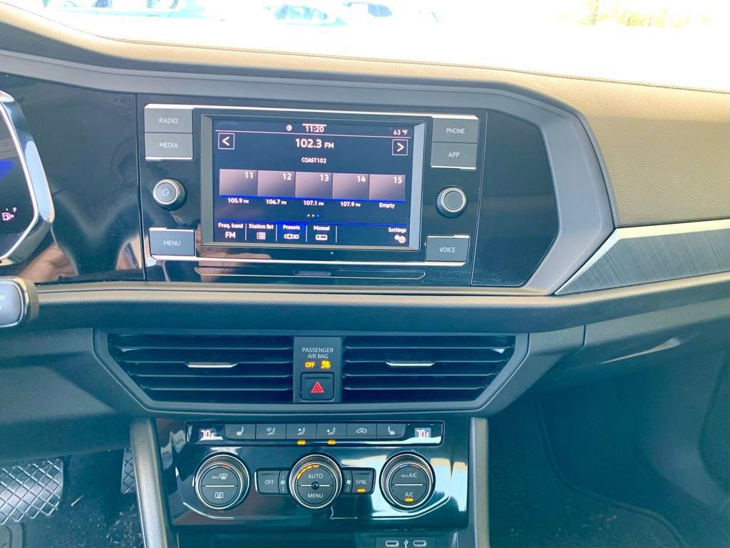 Used 2024 Volkswagen Jetta SE image 18