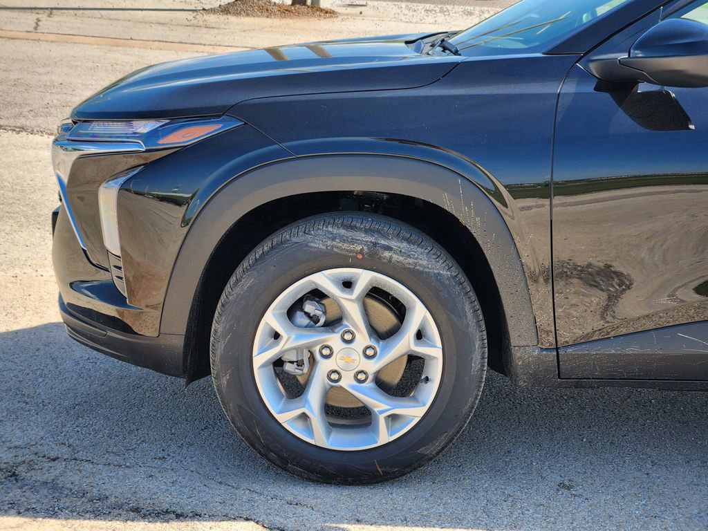 New 2026 Chevrolet Trax LS w/ LS Convenience Package FWD image 5