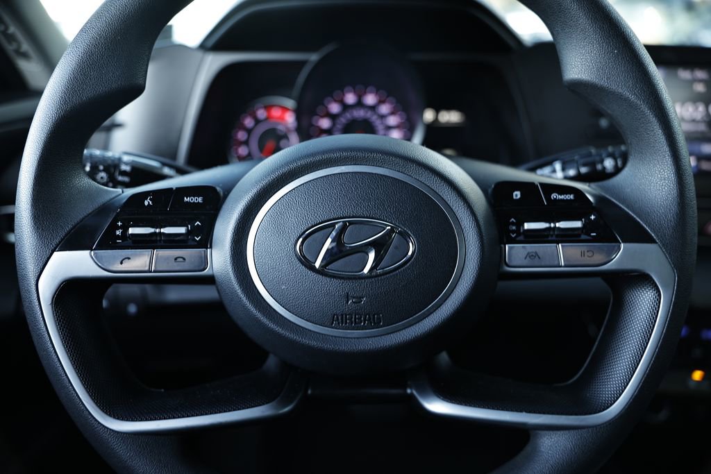 Used 2023 Hyundai Elantra SEL w/ Cargo Package image 19