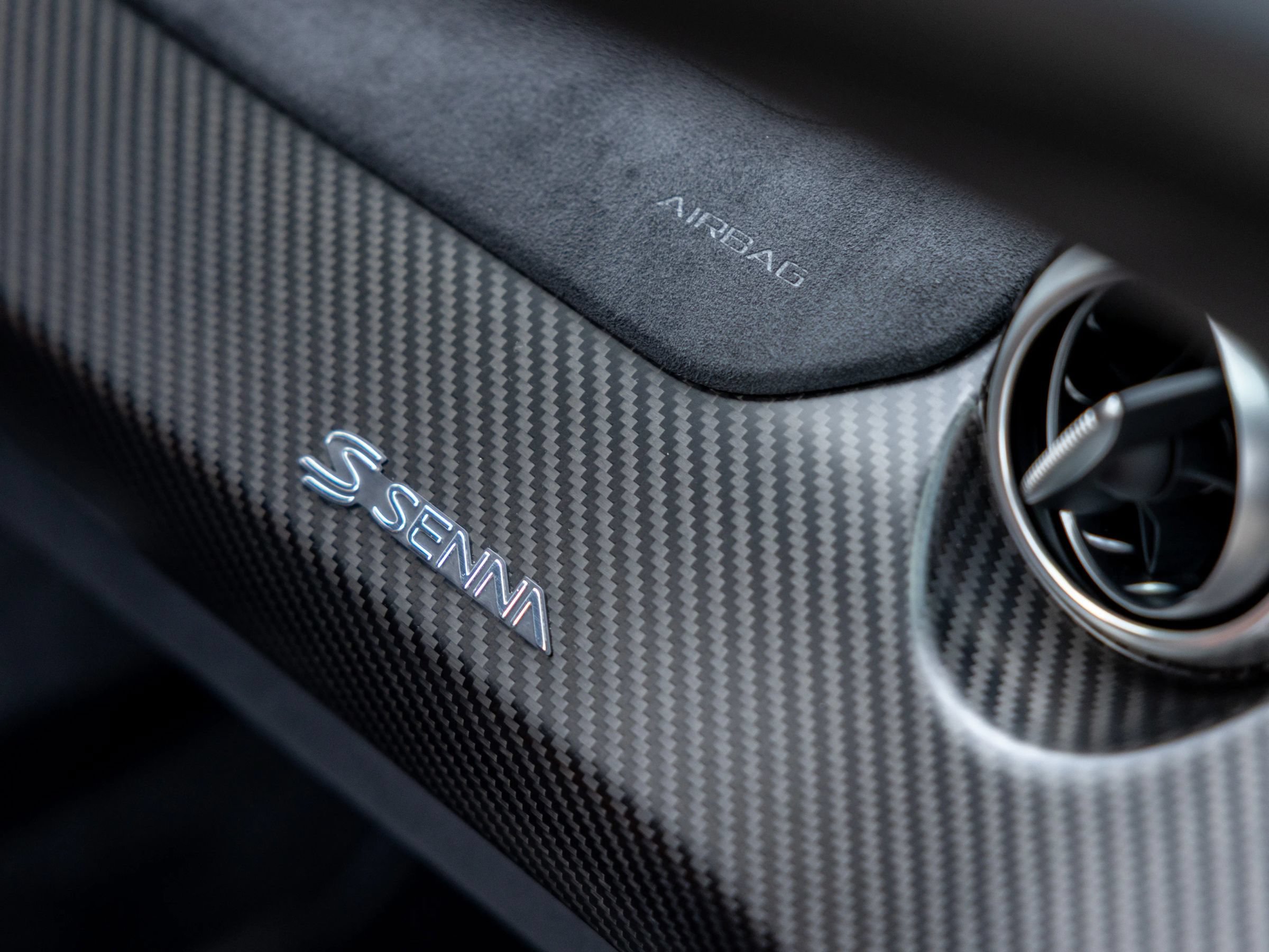 Used 2019 McLaren Senna RWD image 17