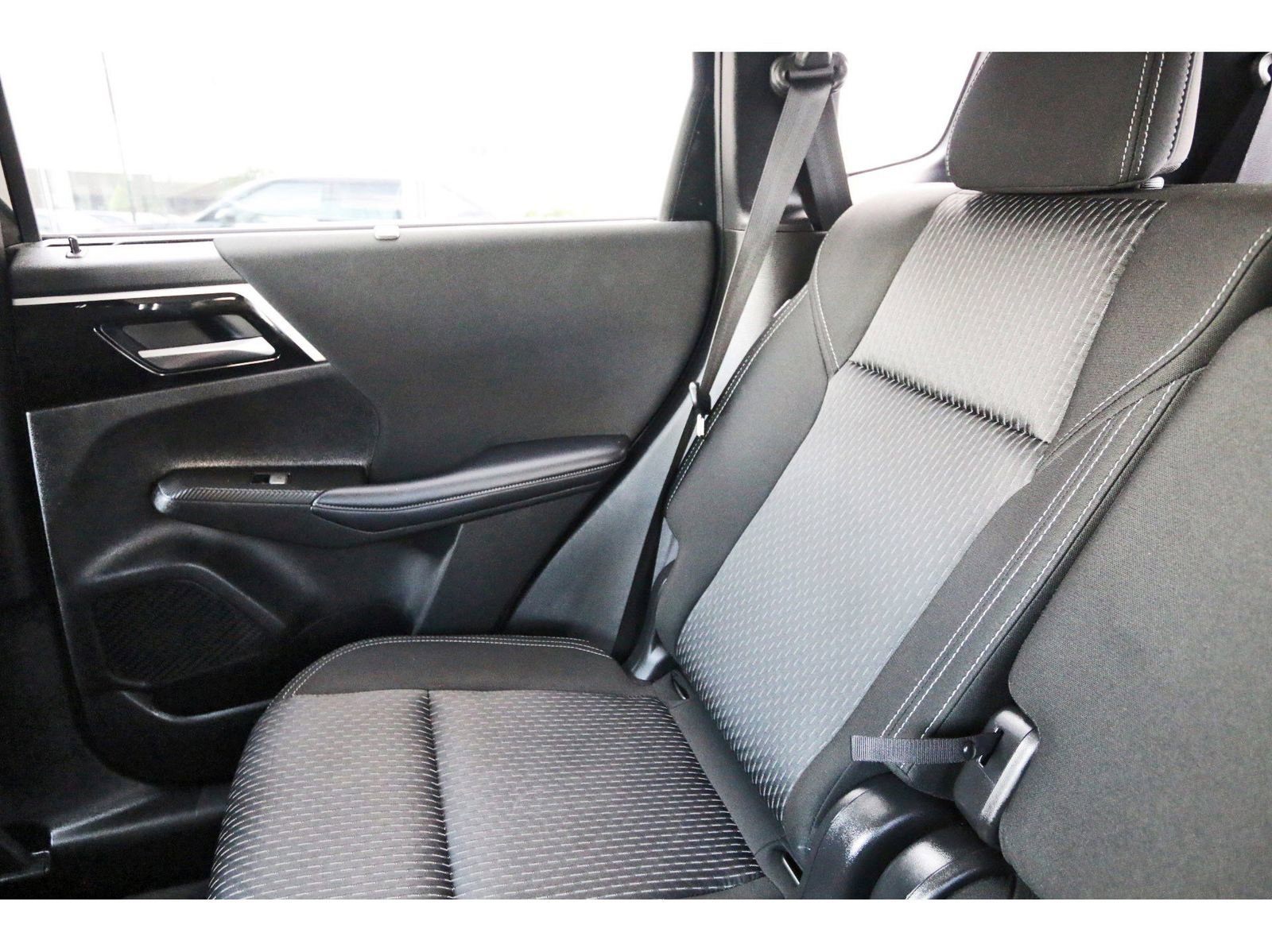 Used 2024 Mitsubishi Outlander ES image 13