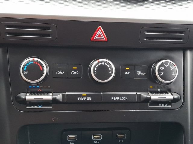 Certified 2023 Kia Carnival LX FWD image 15
