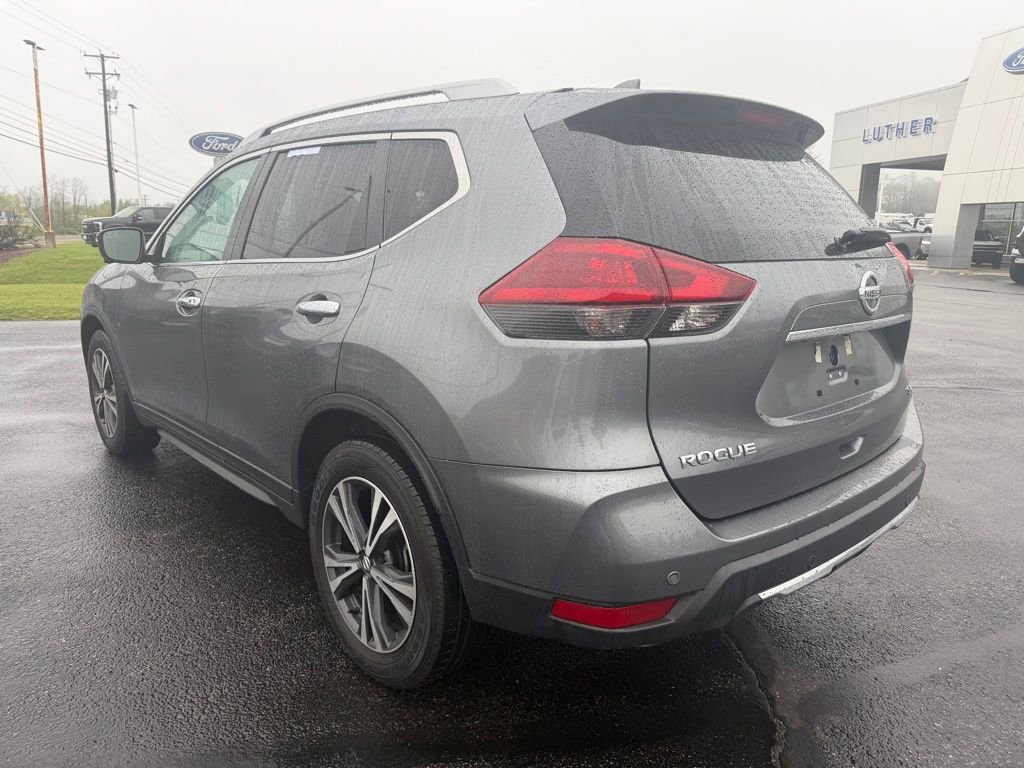 Used 2020 Nissan Rogue SV w/ Premium Package FWD image 3