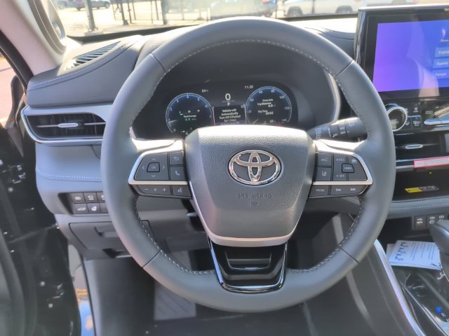 New 2026 Toyota Highlander Limited AWD/4WD image 15