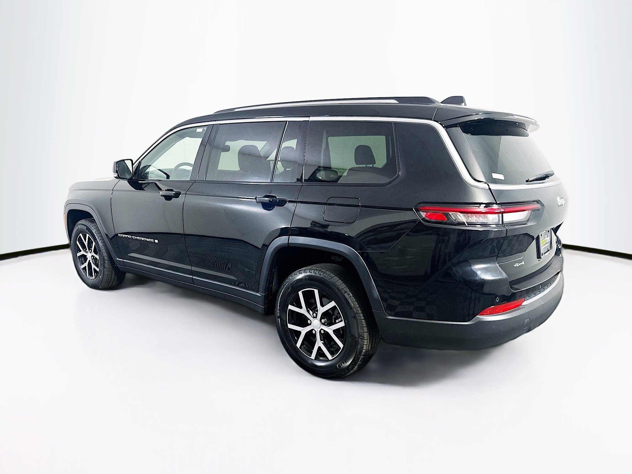 Used 2023 Jeep Grand Cherokee L Limited AWD/4WD image 5