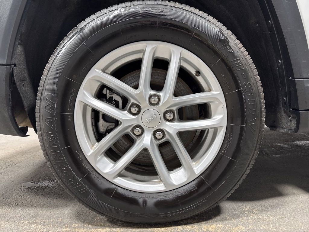 Used 2023 Jeep Grand Cherokee L Laredo w/ Luxury Tech Group I RWD image 37