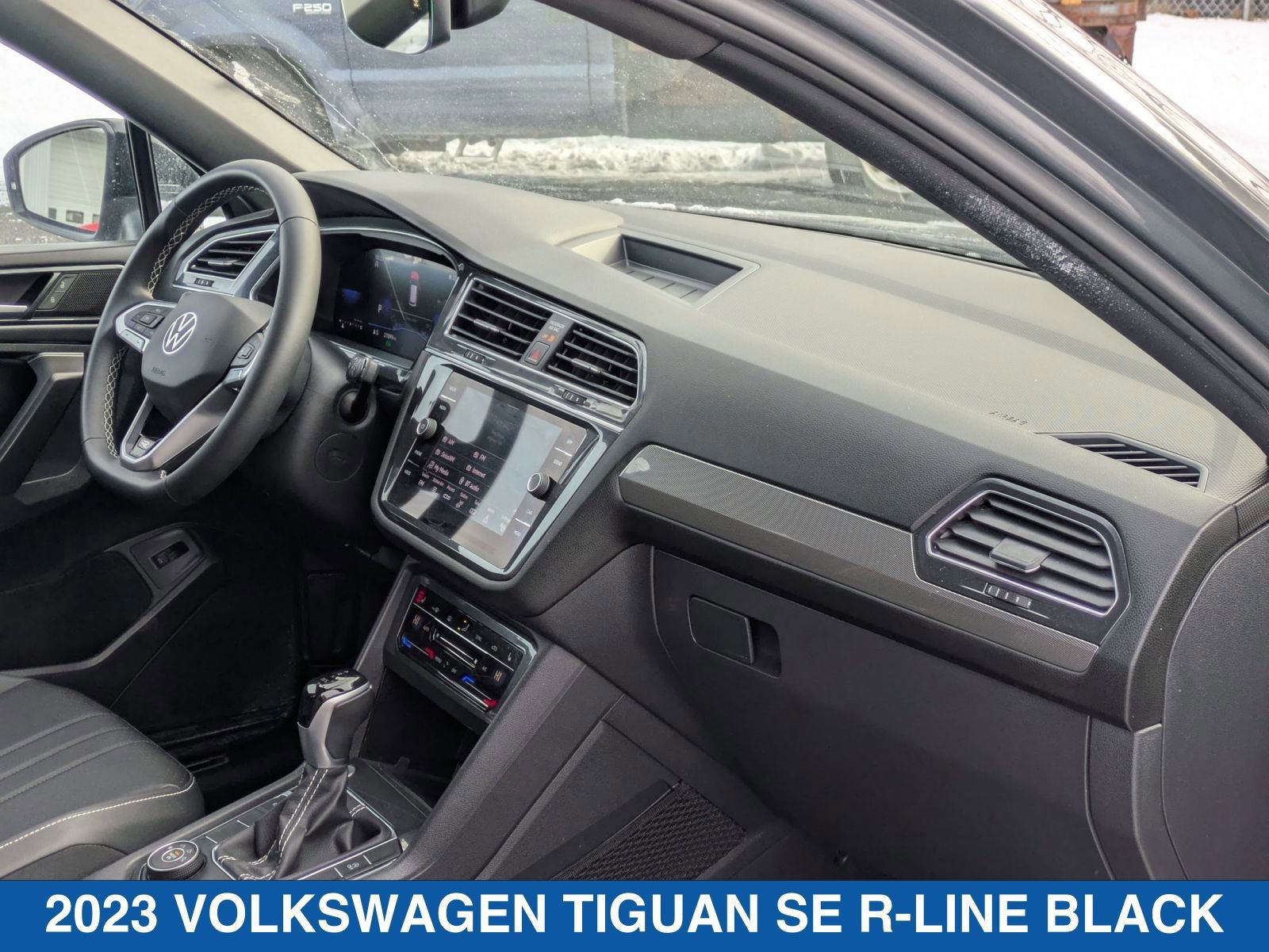 Used 2023 Volkswagen Tiguan SE R-Line image 36