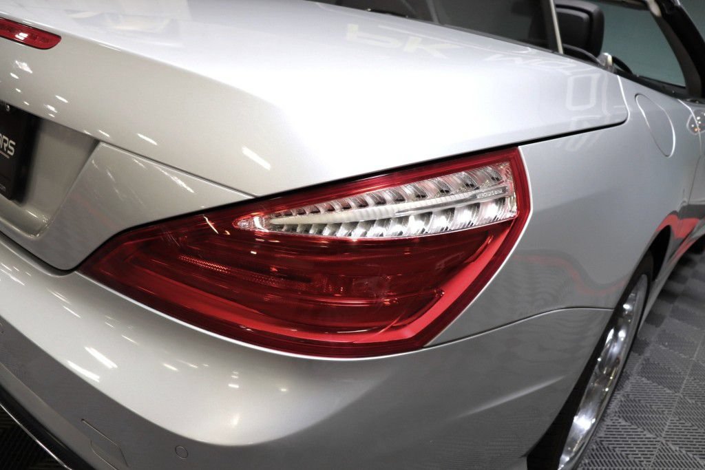 Used 2014 Mercedes-Benz SL 550 w/ Driver Assistance Package image 9