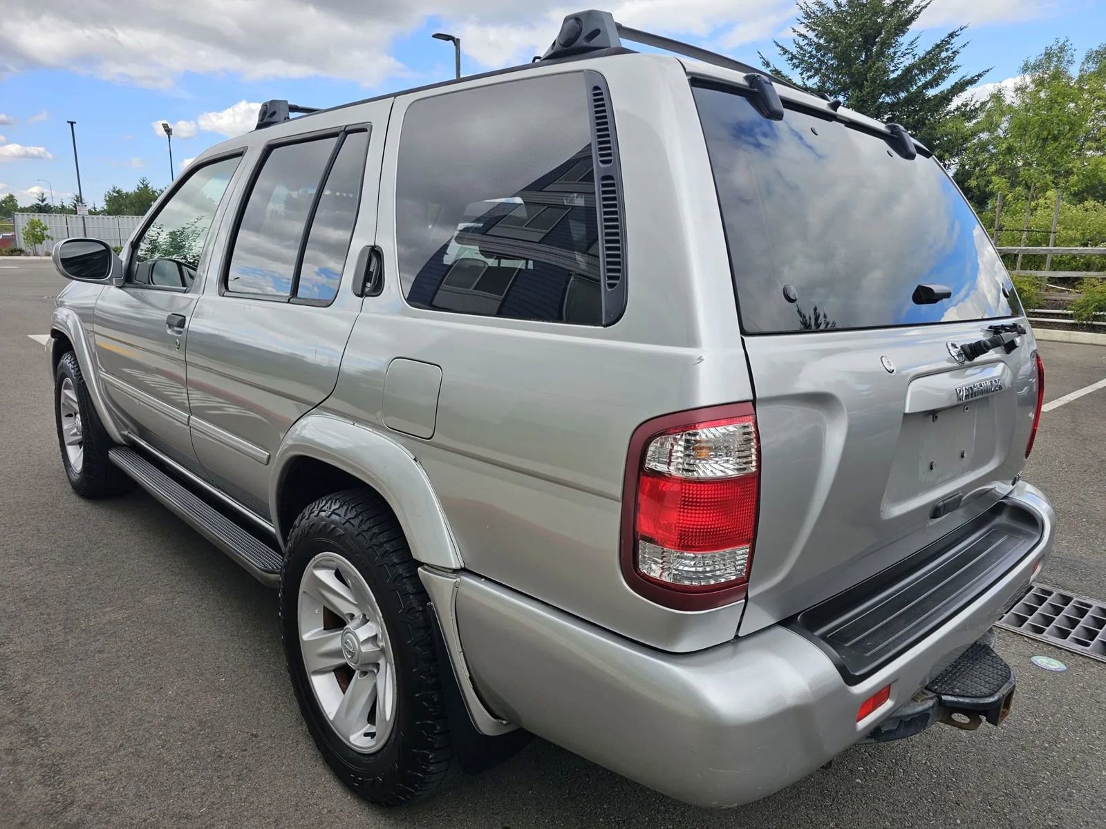 Used 2002 Nissan Pathfinder LE image 3