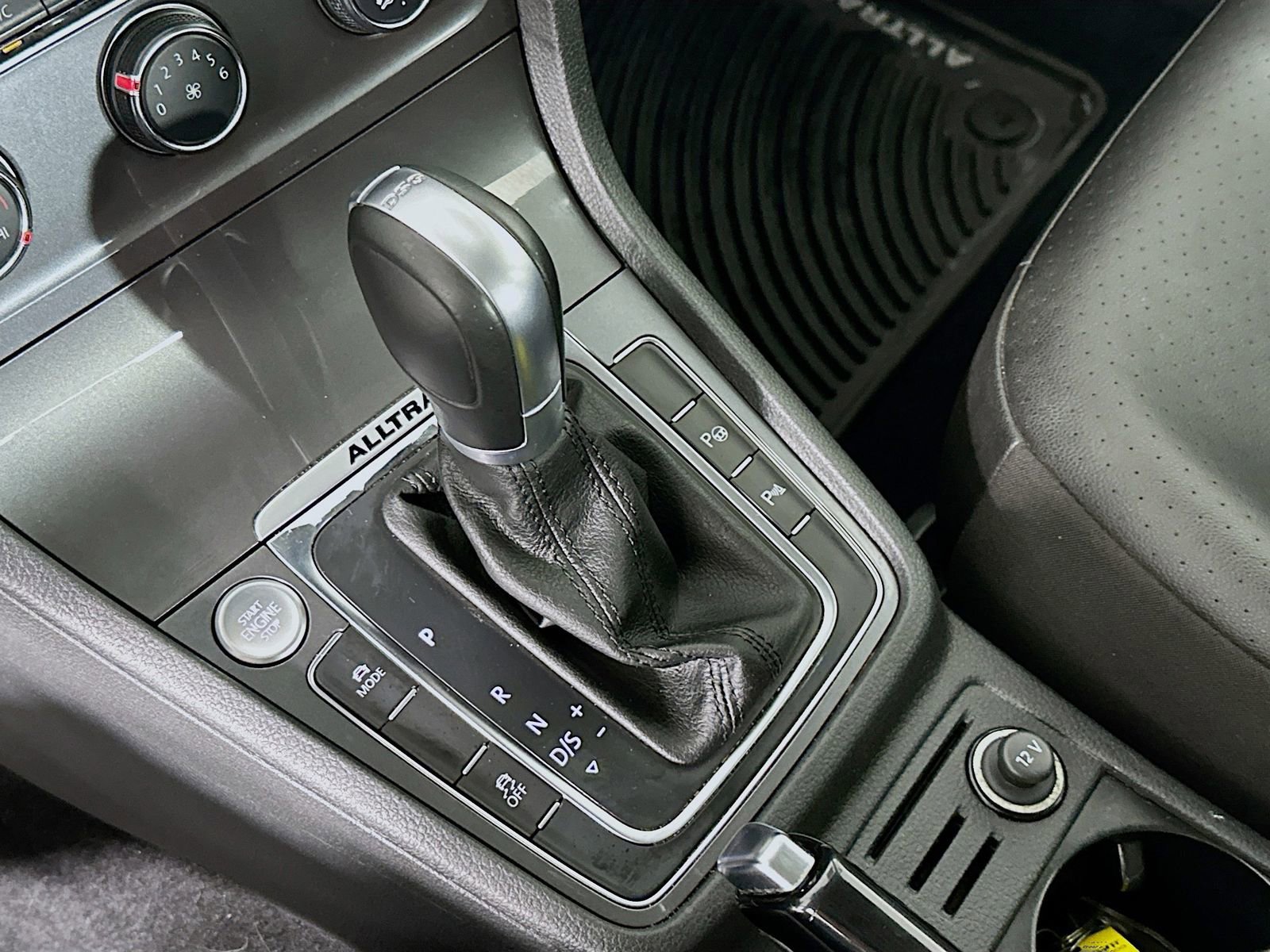 Used 2017 Volkswagen Golf Alltrack S image 17