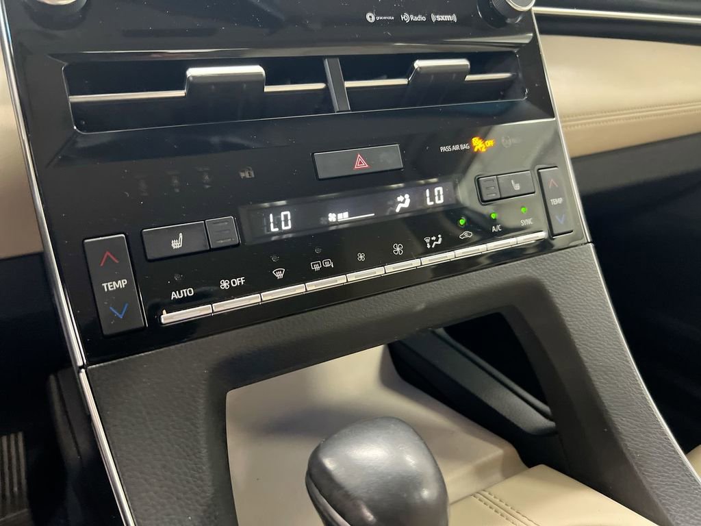Used 2020 Toyota Avalon XLE w/ Carpet Mat Package FWD image 16