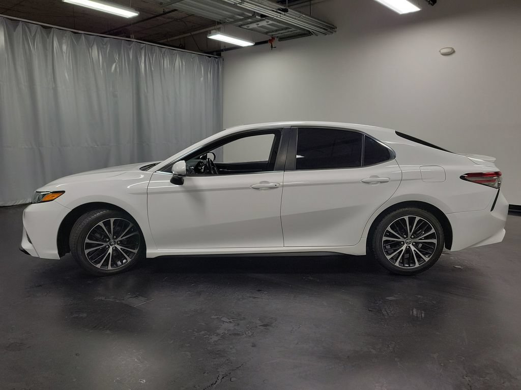 Used 2018 Toyota Camry SE w/ Moonroof Package FWD image 5