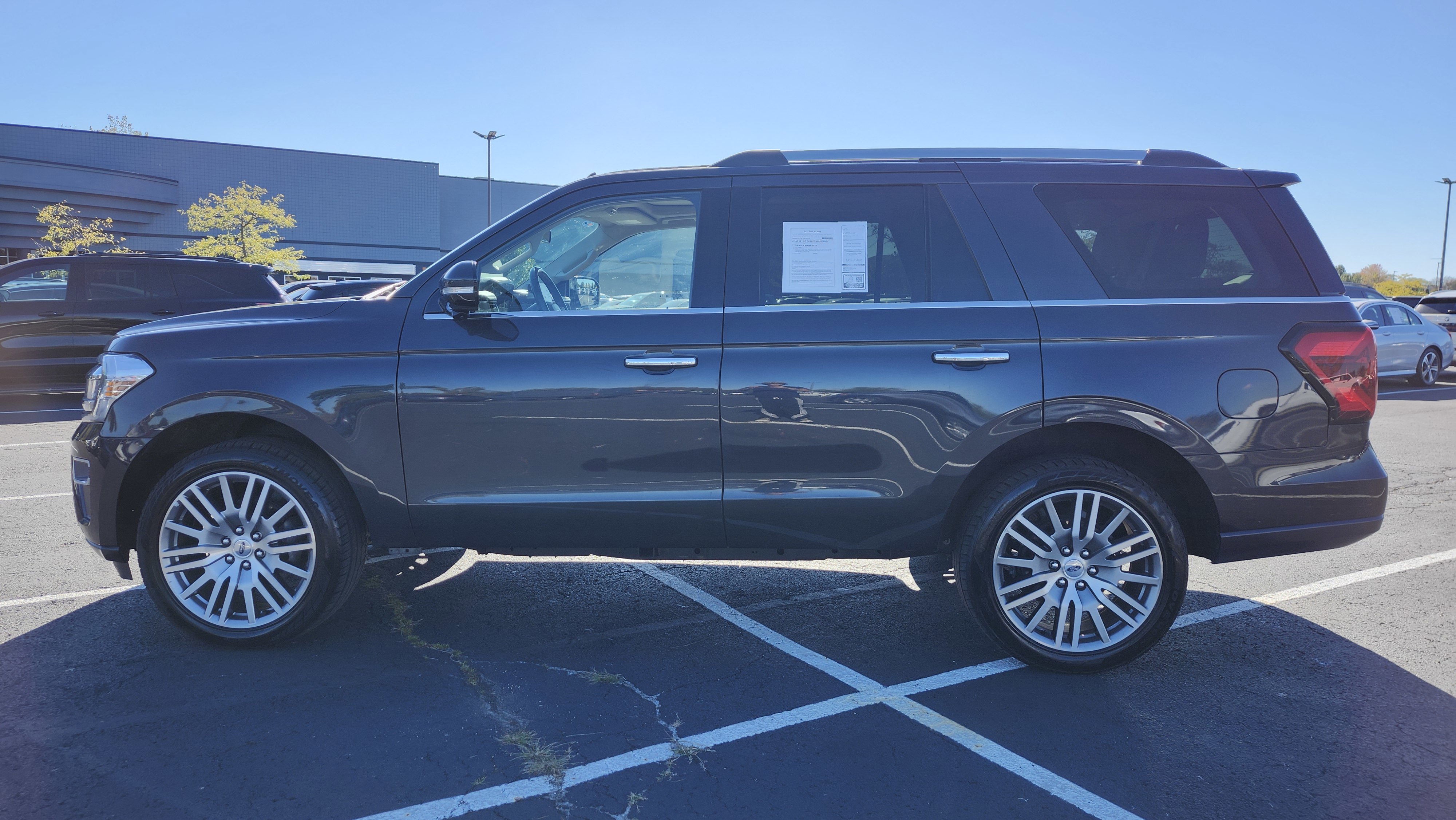 Used 2023 Ford Expedition Limited image 7