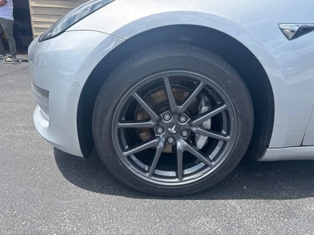 Used 2018 Tesla Model 3 Long Range RWD image 9