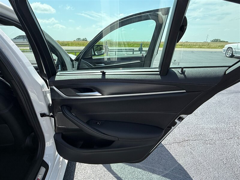 Used 2023 BMW M550i xDrive w/ Executive Package AWD/4WD image 32
