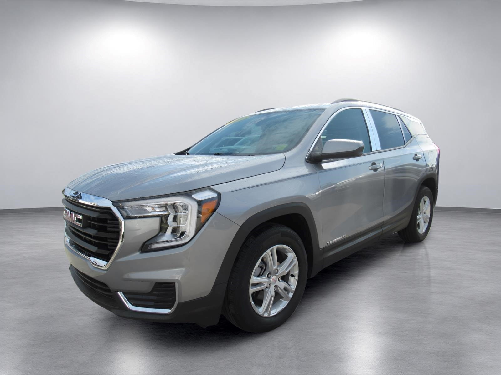 Used 2024 GMC Terrain SLE w/ Driver Convenience Package FWD image 3