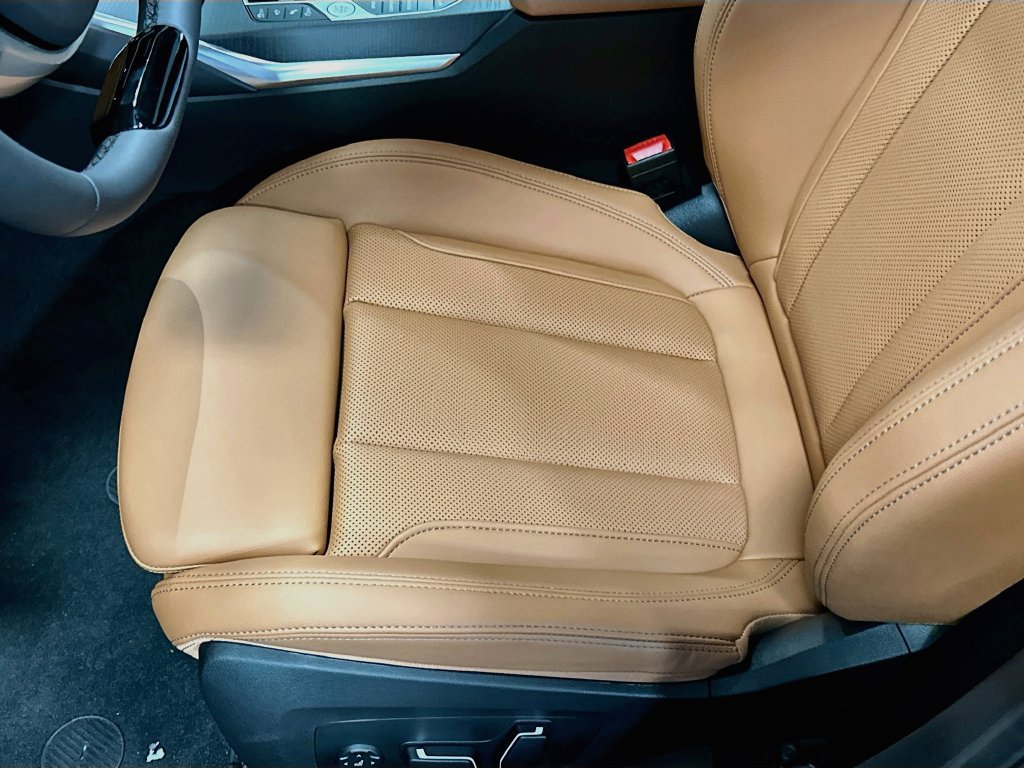 New 2026 BMW 330i xDrive Sedan w/ Premium Package AWD/4WD image 19