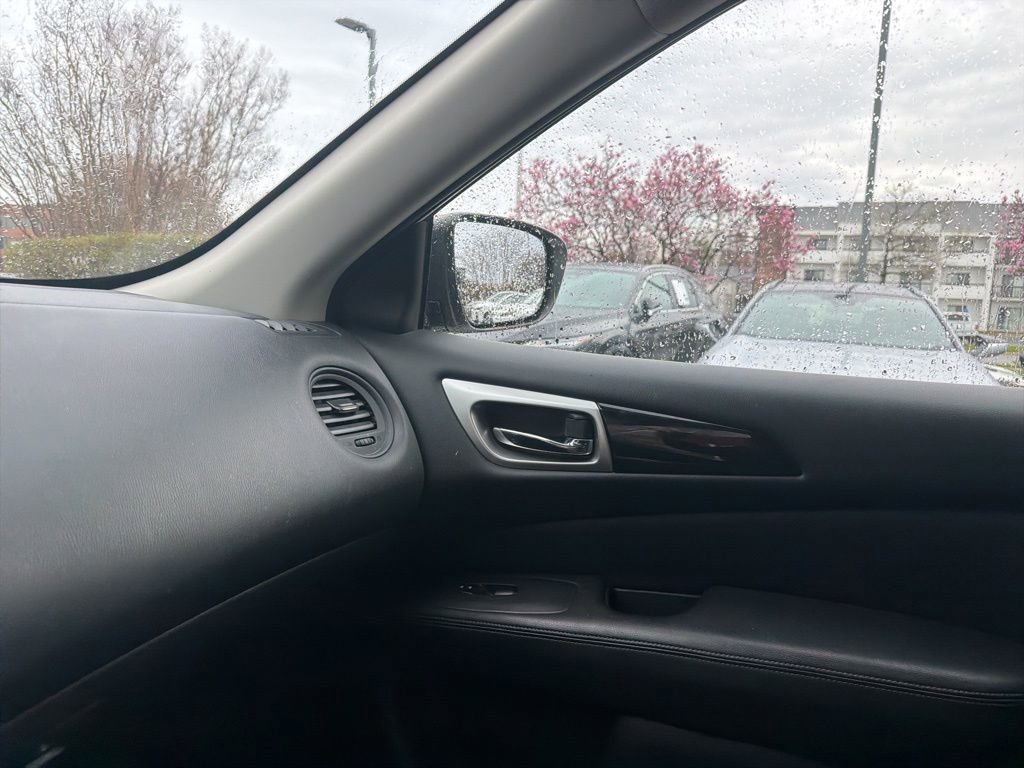 Used 2020 Nissan Pathfinder S image 27