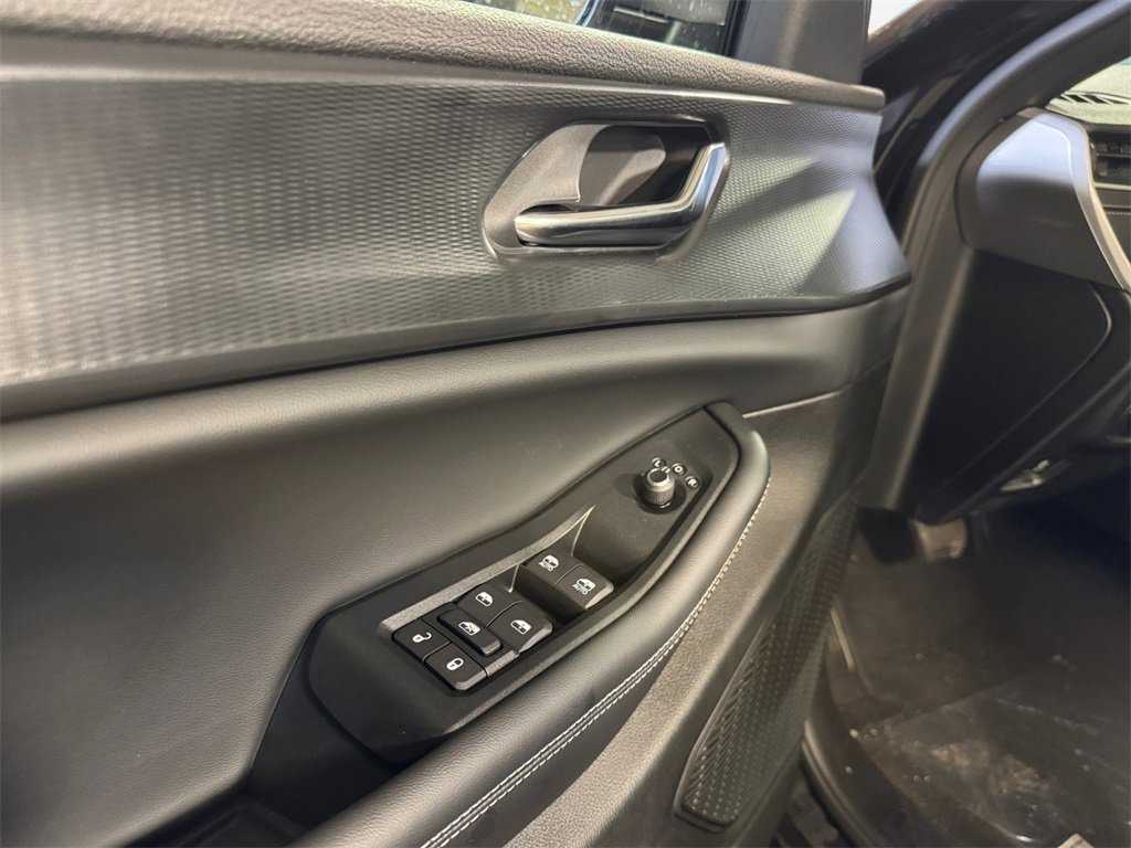 New 2025 Jeep Grand Cherokee Laredo X w/ Luxury Tech Group I image 14